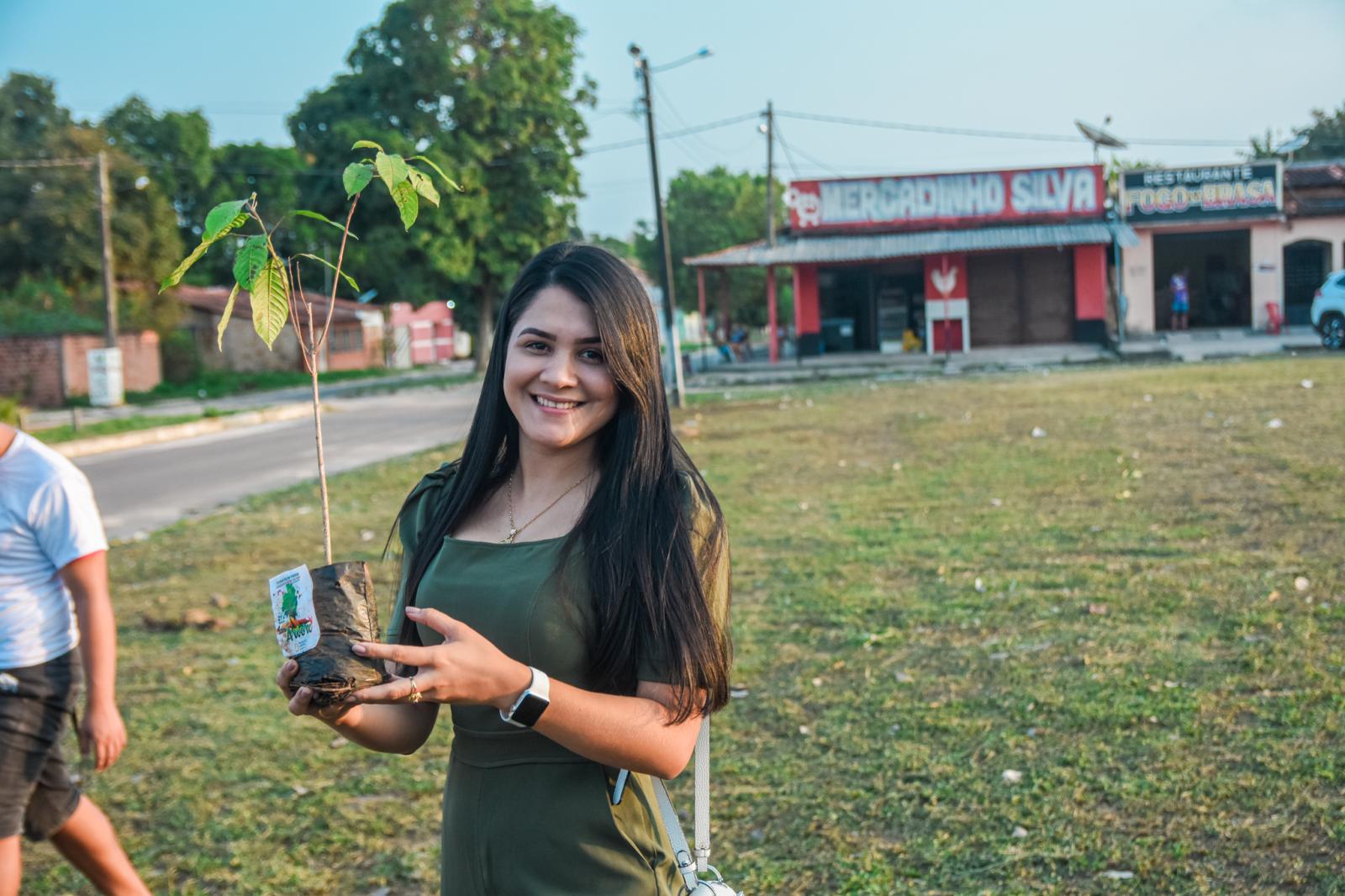 Prefeitura e Governo do Estado realizam entrega dos cartões do Programa Agente Jovem Ambiental em Centro Novo