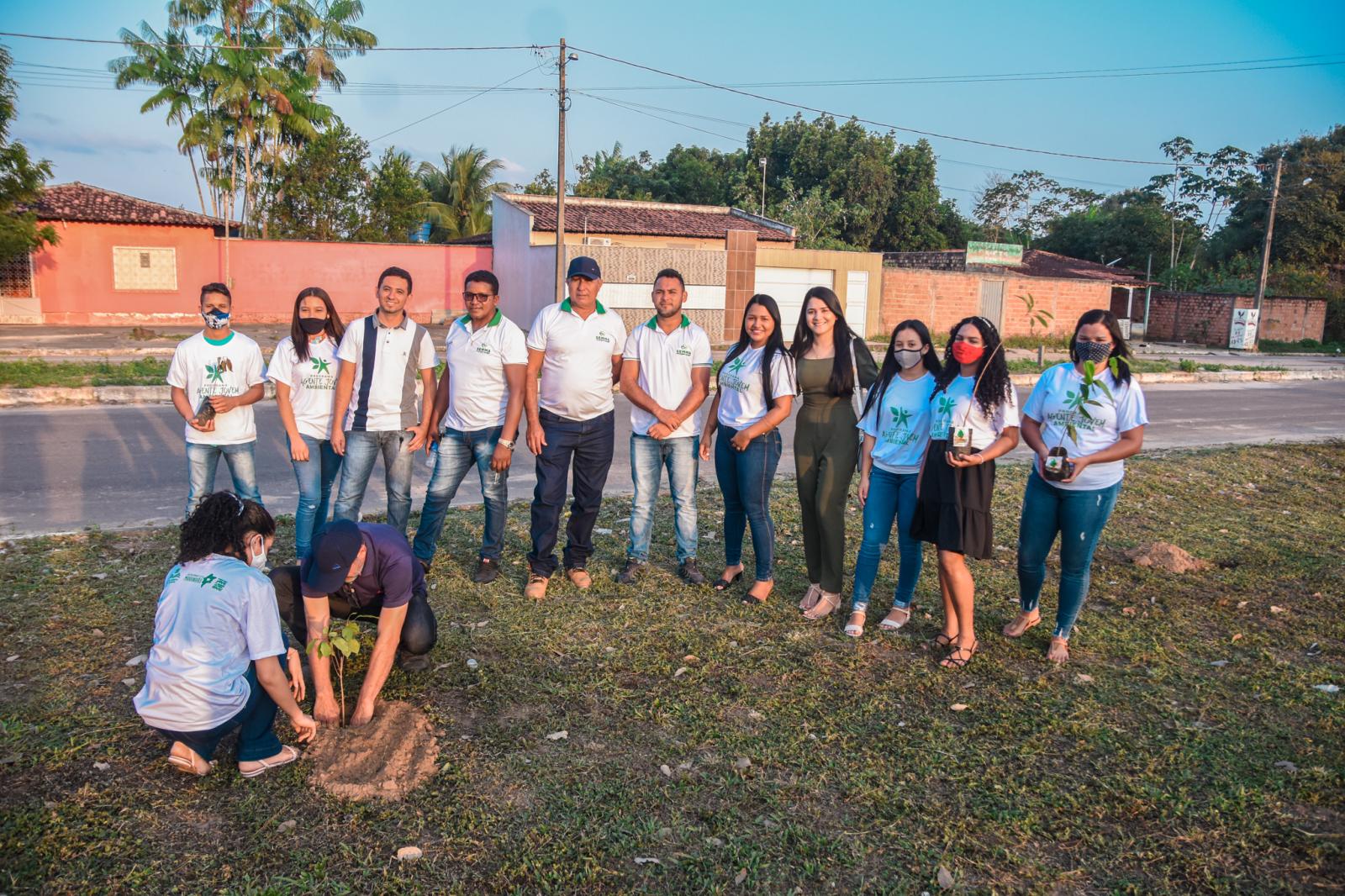 Prefeitura e Governo do Estado realizam entrega dos cartões do Programa Agente Jovem Ambiental em Centro Novo