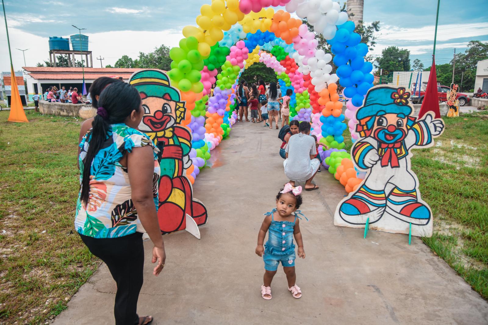 Crianças de Chega Tudo e Limão se divertem em comemoração organizada pela Prefeitura de Centro Novo