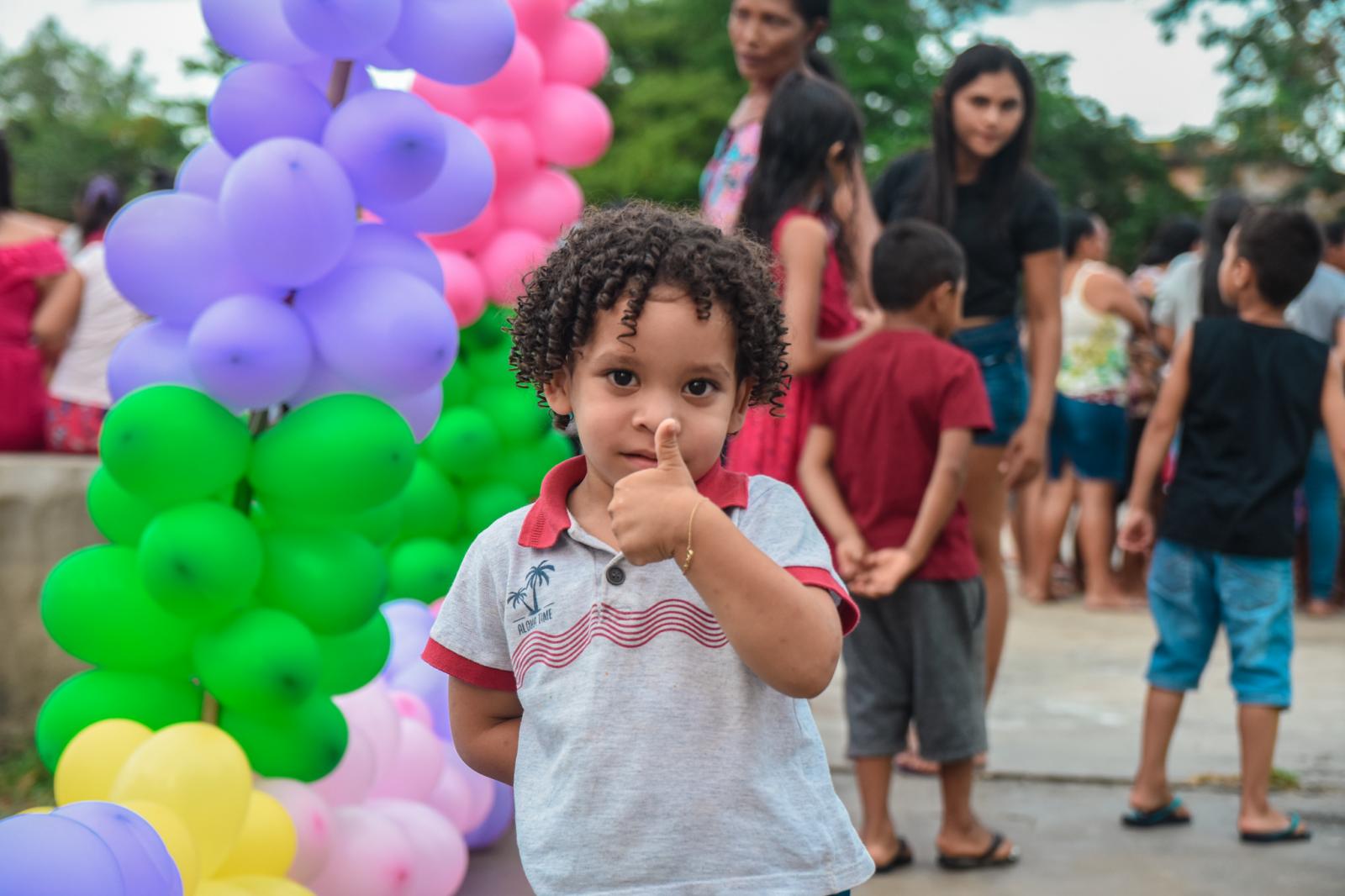 Crianças de Chega Tudo e Limão se divertem em comemoração organizada pela Prefeitura de Centro Novo