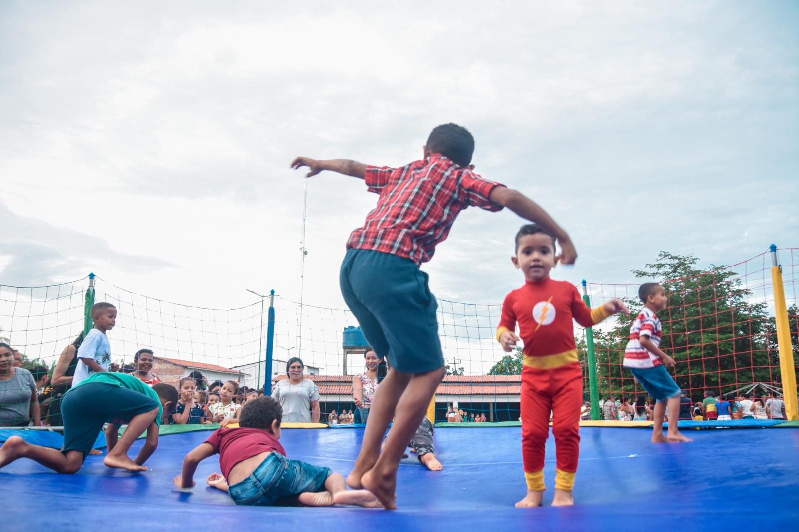 Crianças de Chega Tudo e Limão se divertem em comemoração organizada pela Prefeitura de Centro Novo