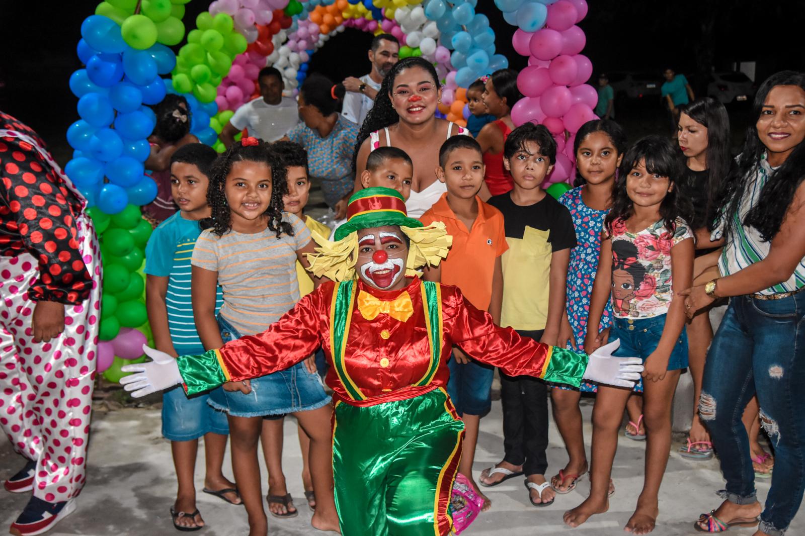 Crianças de Chega Tudo e Limão se divertem em comemoração organizada pela Prefeitura de Centro Novo