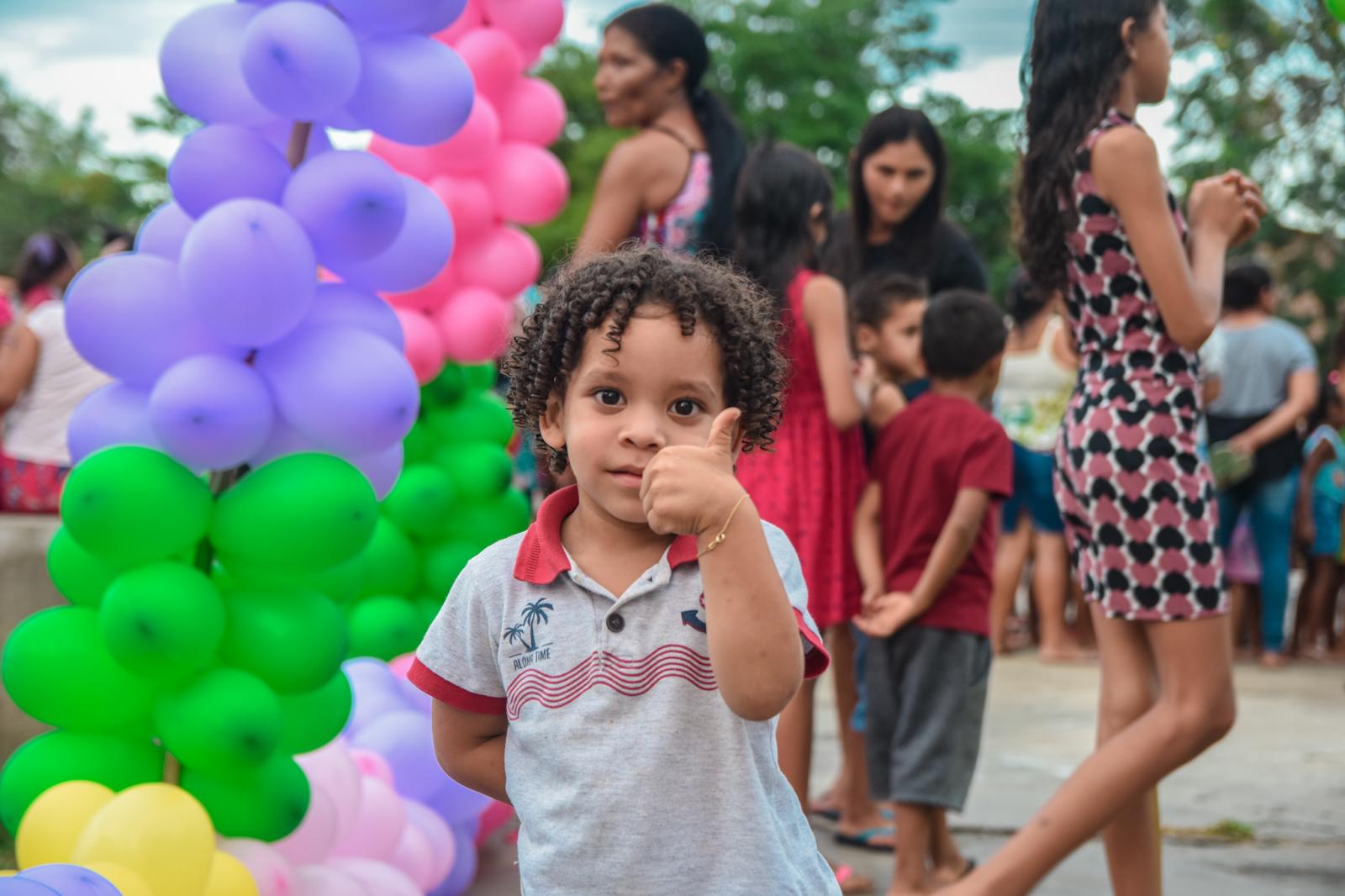 Crianças de Chega Tudo e Limão se divertem em comemoração organizada pela Prefeitura de Centro Novo