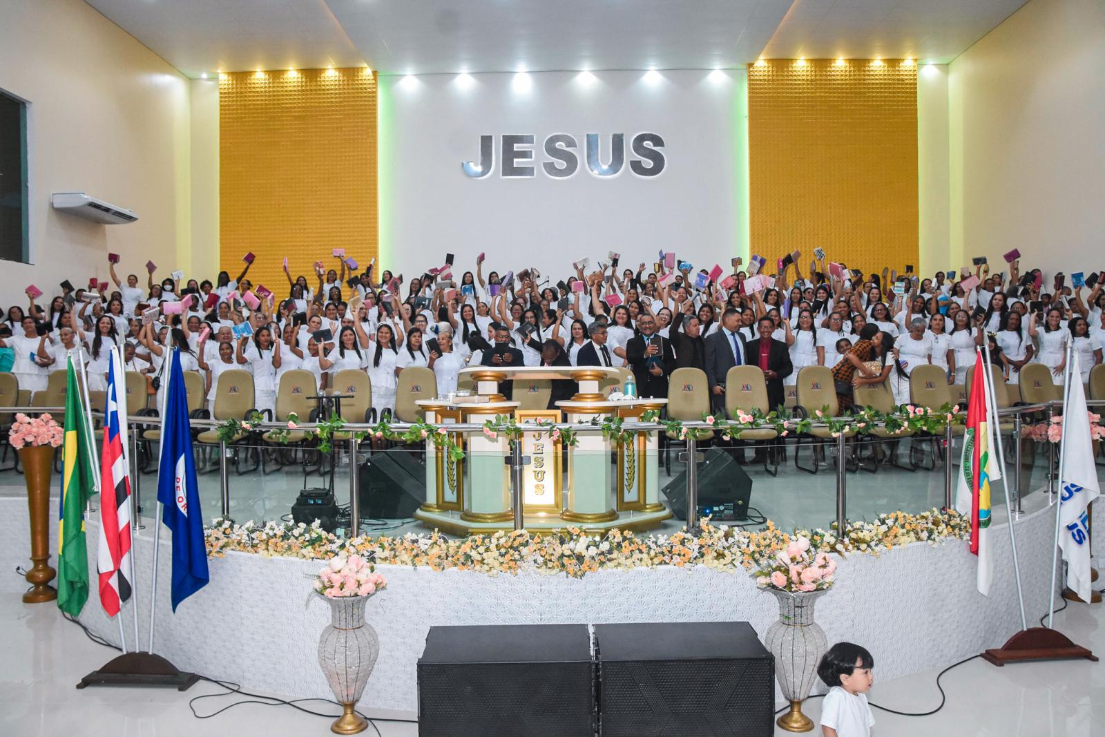 Assembleia de Deus encerra festa de inauguração com louvores, adoração e almas para Cristo