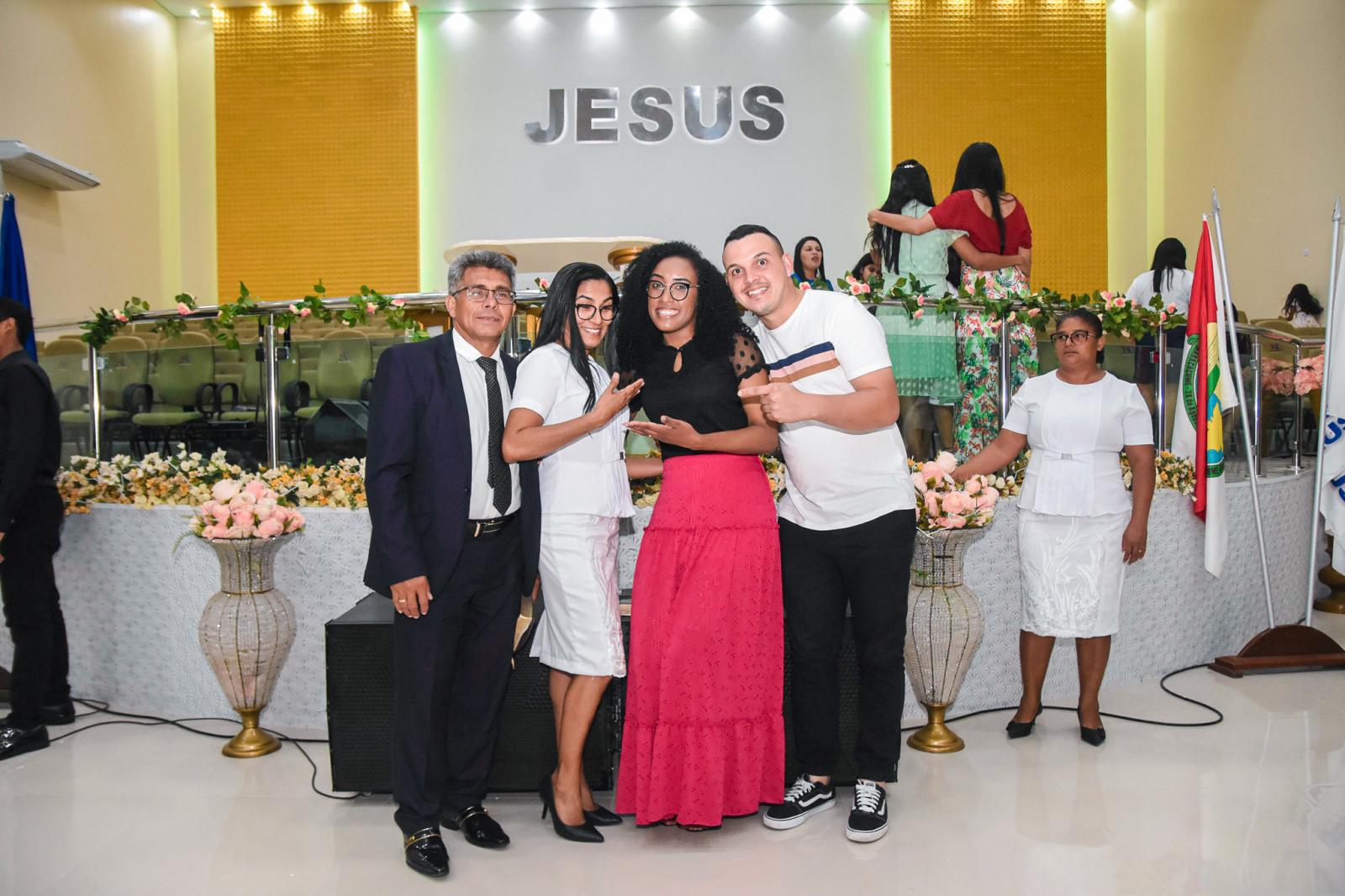 Assembleia de Deus encerra festa de inauguração com louvores, adoração e almas para Cristo