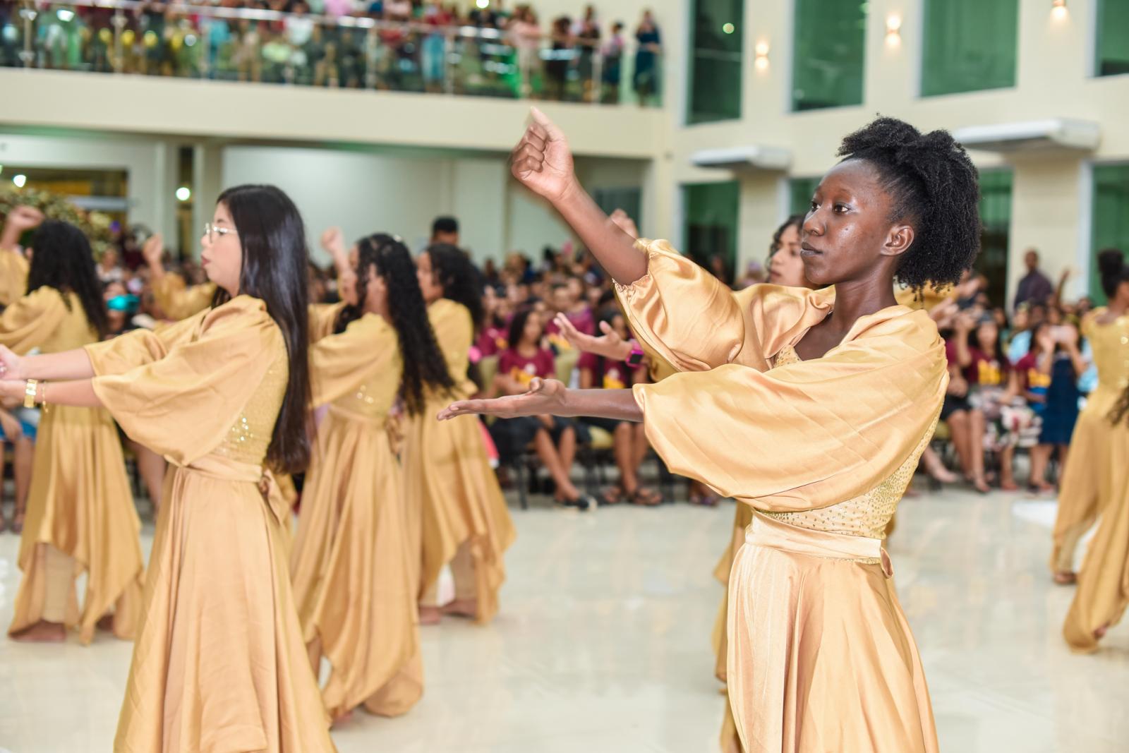 Assembleia de Deus encerra festa de inauguração com louvores, adoração e almas para Cristo