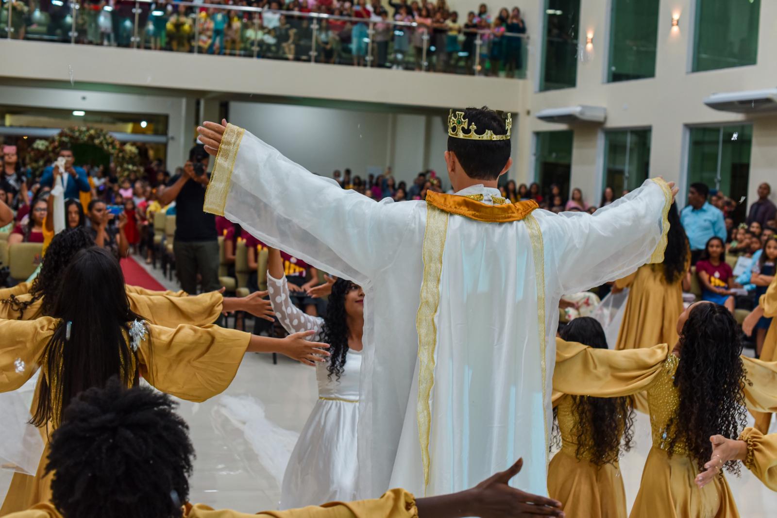 Assembleia de Deus encerra festa de inauguração com louvores, adoração e almas para Cristo