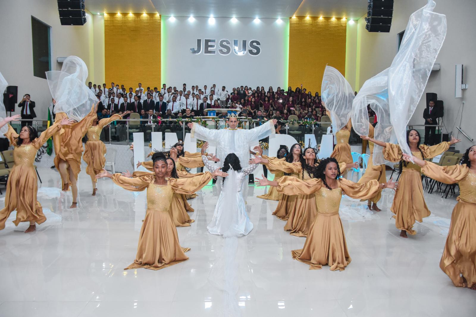 Assembleia de Deus encerra festa de inauguração com louvores, adoração e almas para Cristo