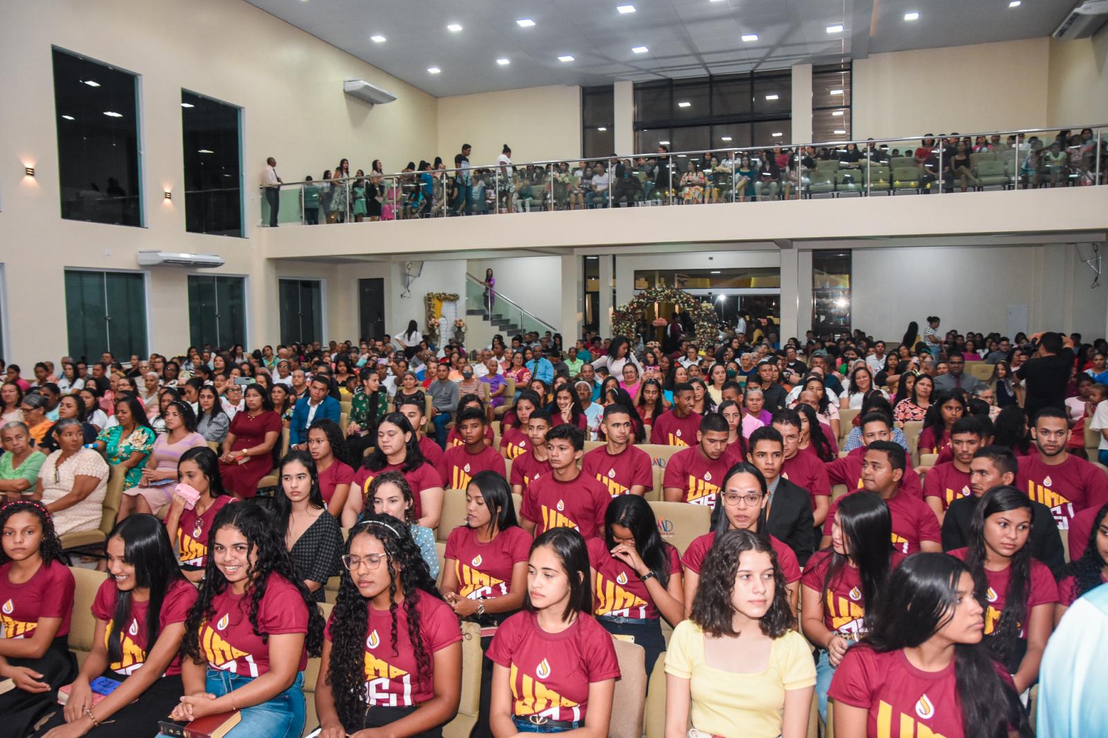 Assembleia de Deus encerra festa de inauguração com louvores, adoração e almas para Cristo