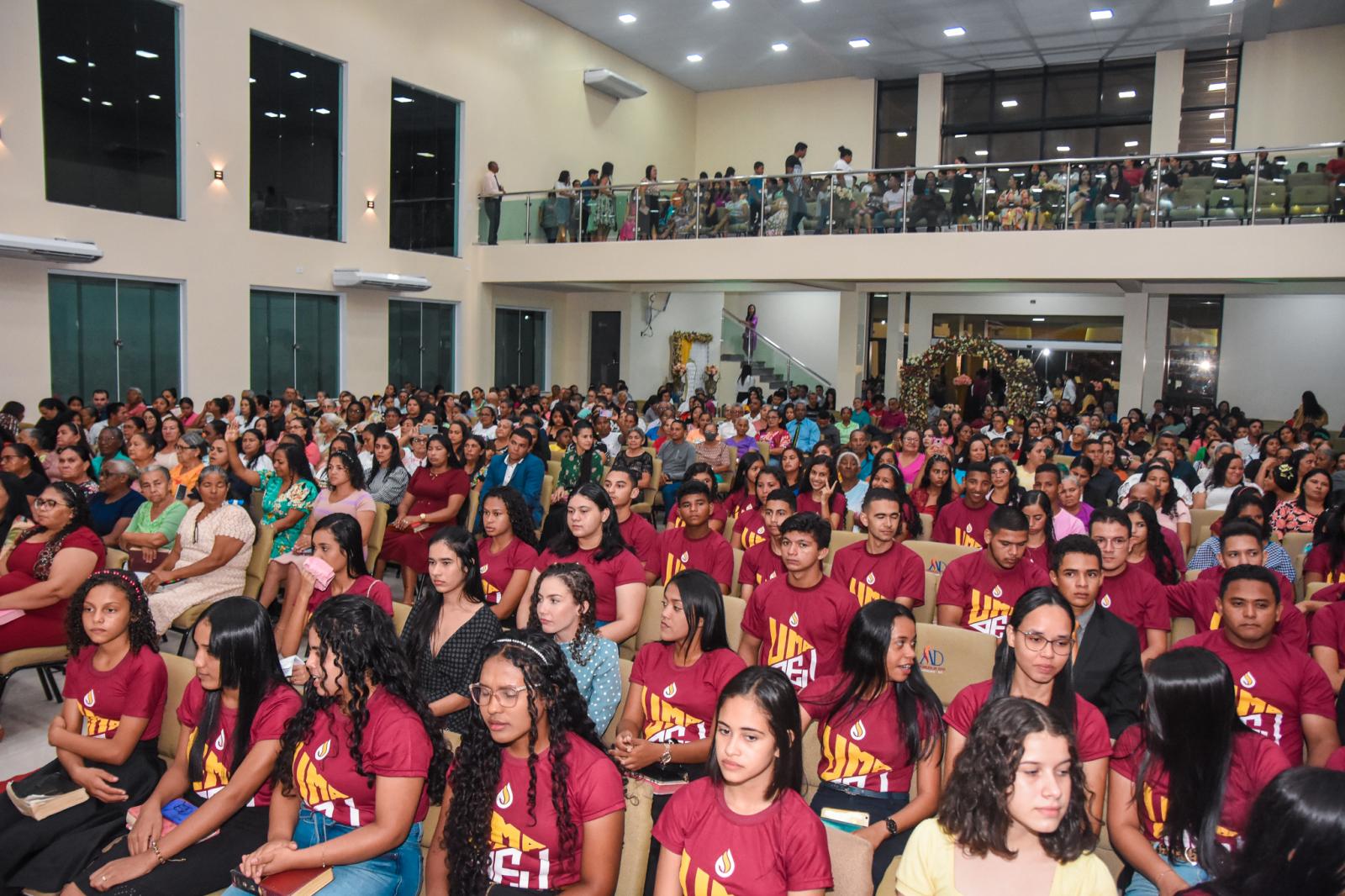 Assembleia de Deus encerra festa de inauguração com louvores, adoração e almas para Cristo