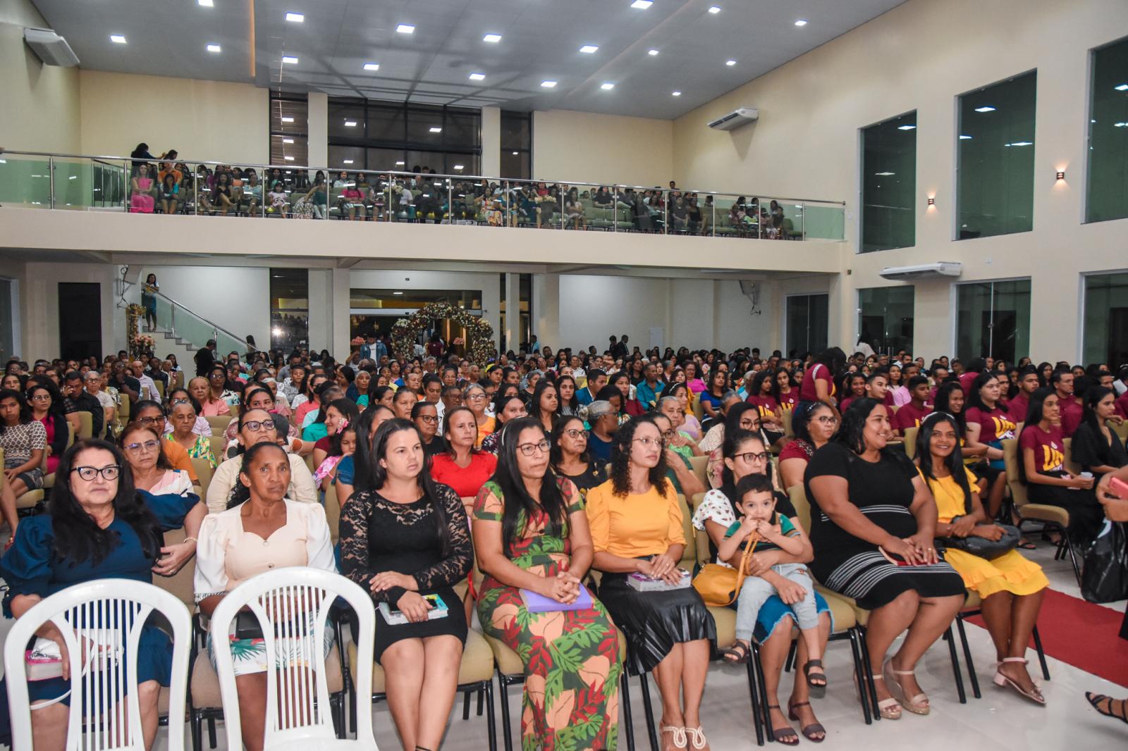 Assembleia de Deus encerra festa de inauguração com louvores, adoração e almas para Cristo