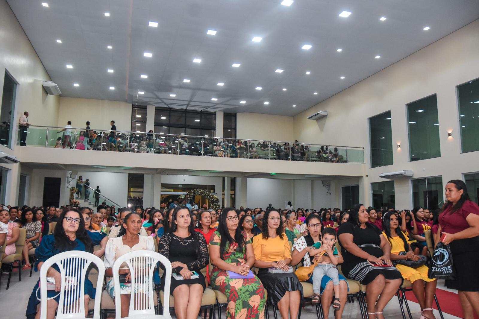 Assembleia de Deus encerra festa de inauguração com louvores, adoração e almas para Cristo