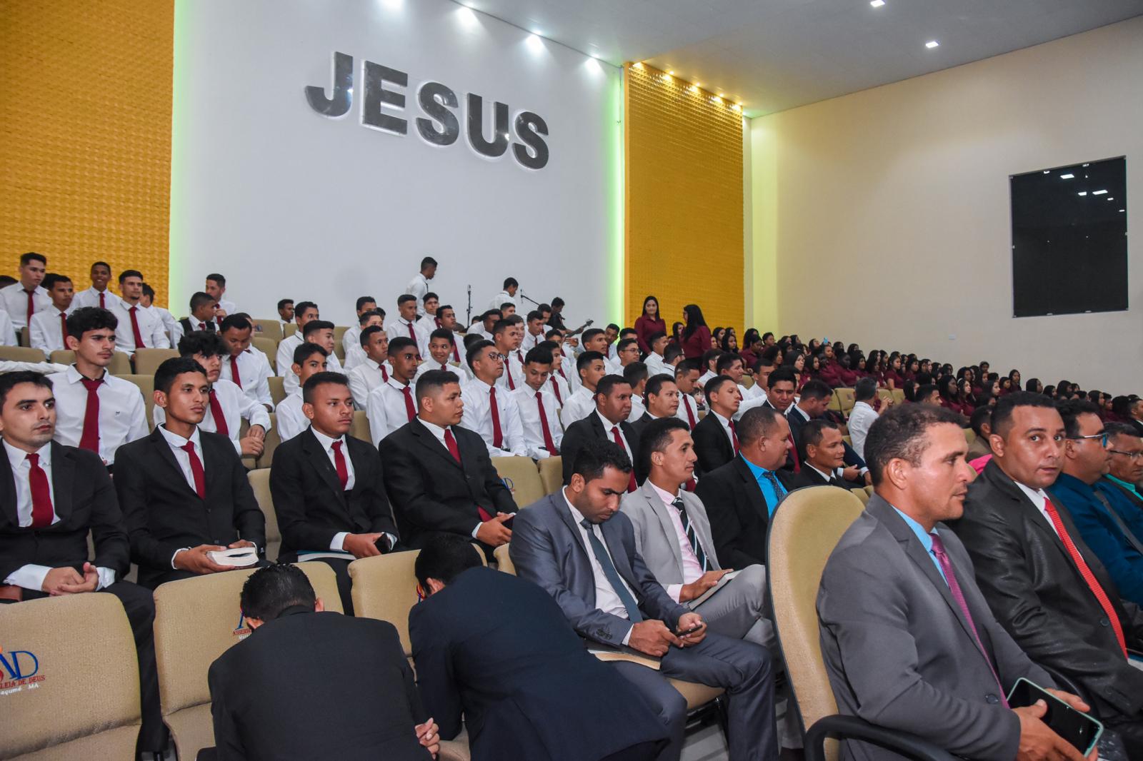 Assembleia de Deus encerra festa de inauguração com louvores, adoração e almas para Cristo