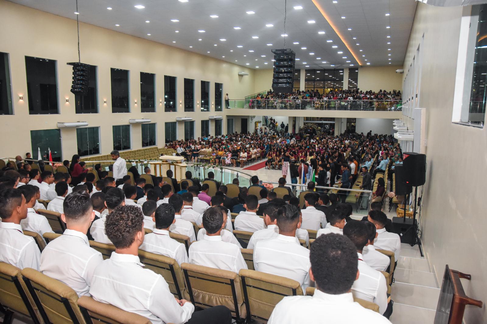 Assembleia de Deus encerra festa de inauguração com louvores, adoração e almas para Cristo