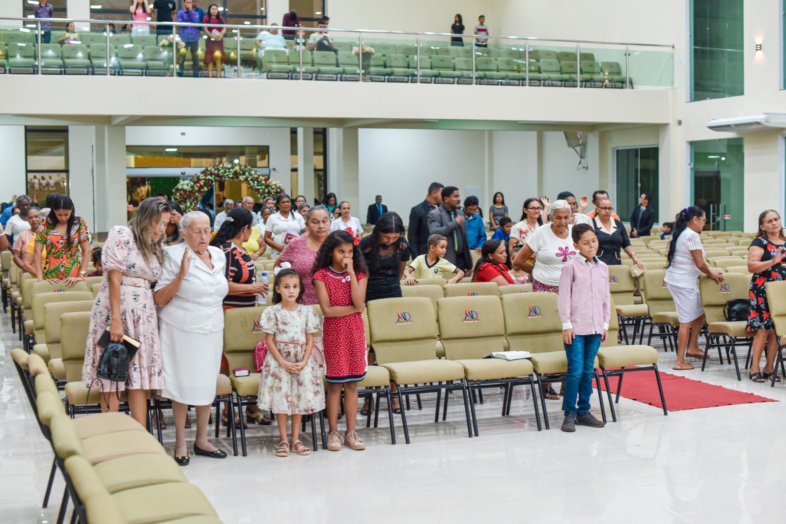 Assembleia de Deus encerra festa de inauguração com louvores, adoração e almas para Cristo