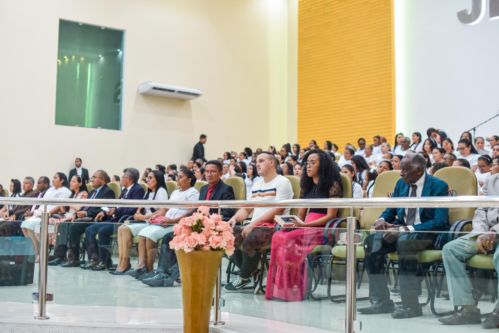 Assembleia de Deus encerra festa de inauguração com louvores, adoração e almas para Cristo