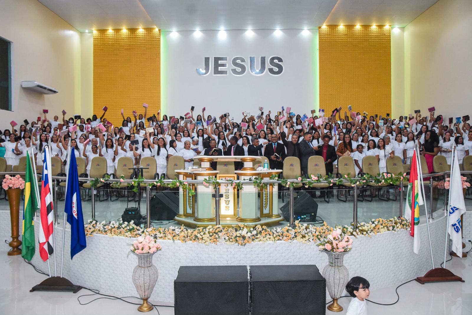 Assembleia de Deus encerra festa de inauguração com louvores, adoração e almas para Cristo