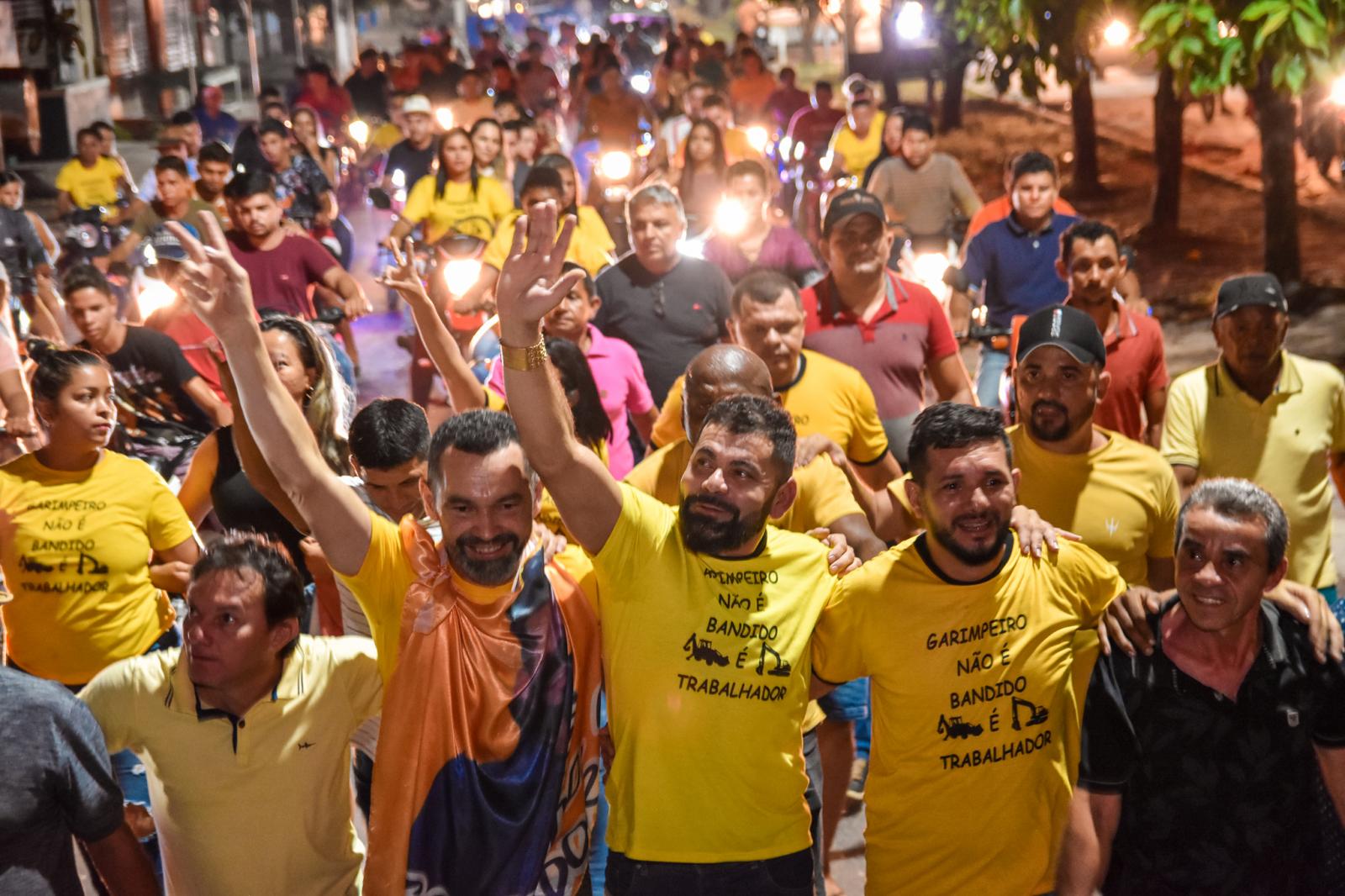 Junior Garimpeiro é recebido com festa pelos seus conterrâneos