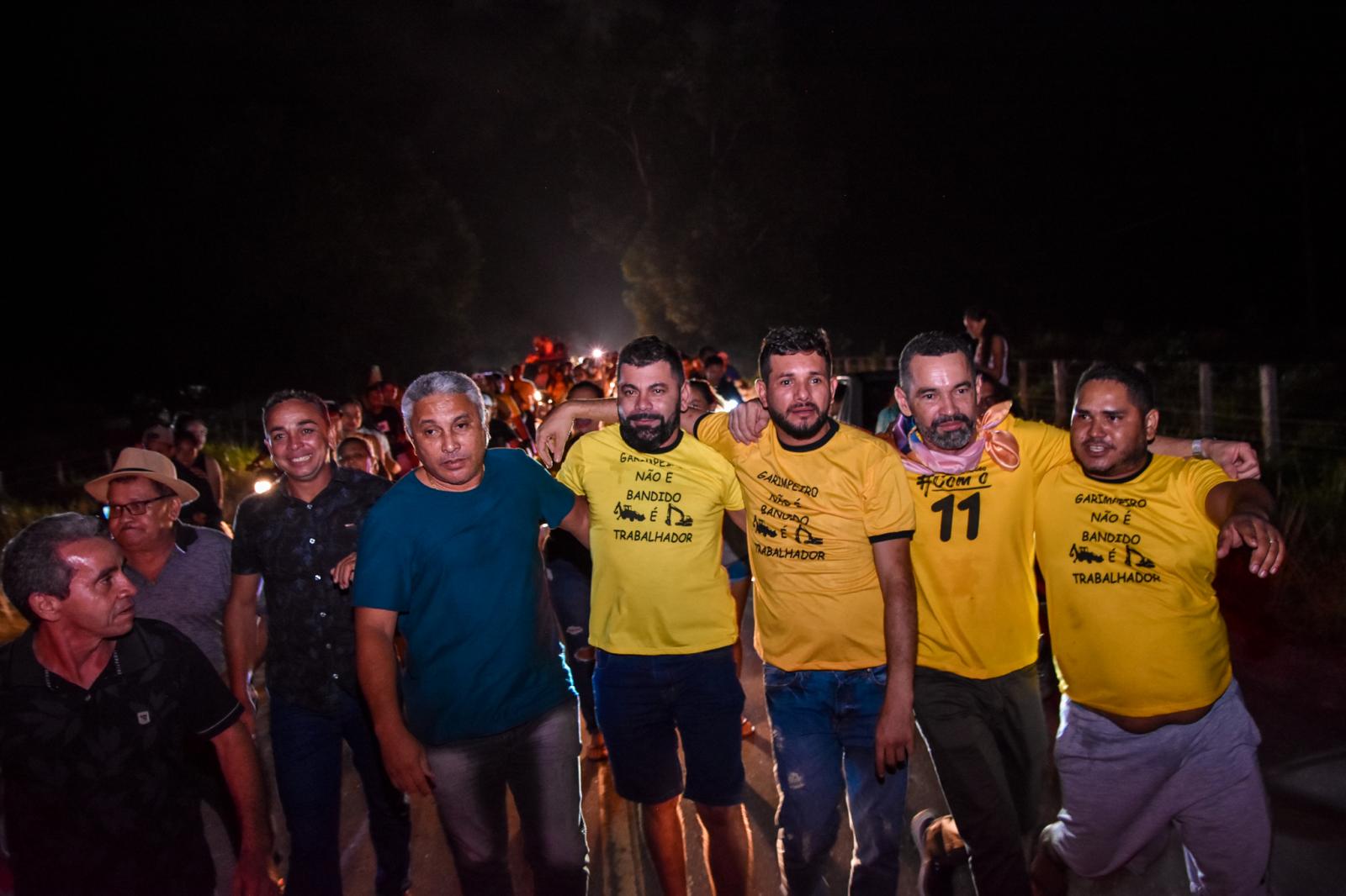 Junior Garimpeiro é recebido com festa pelos seus conterrâneos