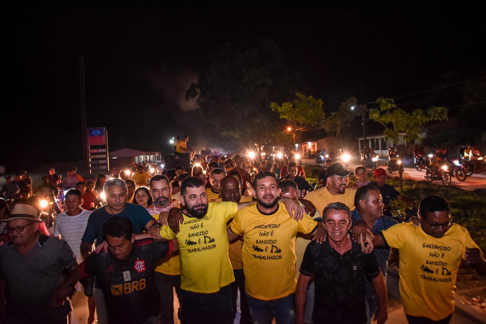 Junior Garimpeiro é recebido com festa pelos seus conterrâneos