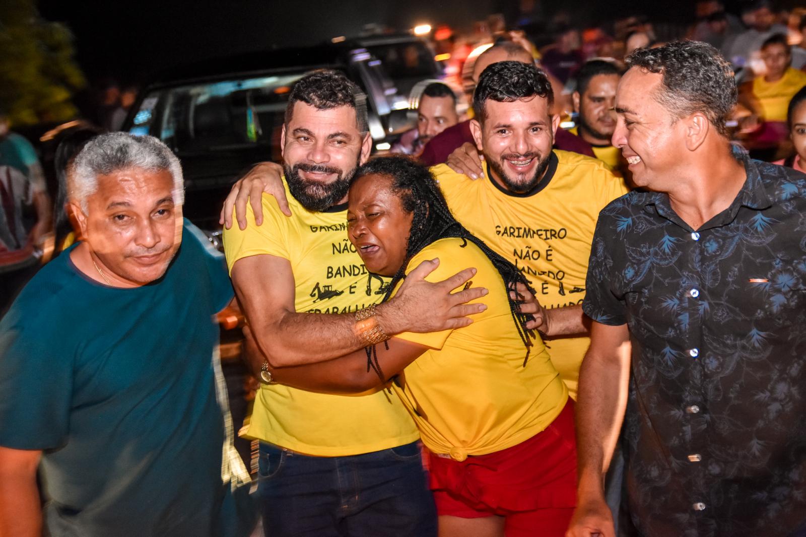 Junior Garimpeiro é recebido com festa pelos seus conterrâneos