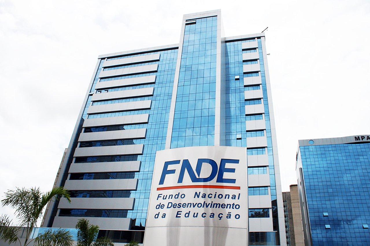 FNDE diz que lei de atualização do Fundeb não tem efeito retroativo; CNM alerta que inclusão de profissionais nos 70% vale a partir de 28 de dezembro de 2021