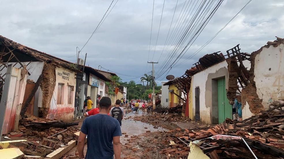 Mais de 100 famílias estão desabrigadas na cidade de Mirador, no Maranhão, após inundação