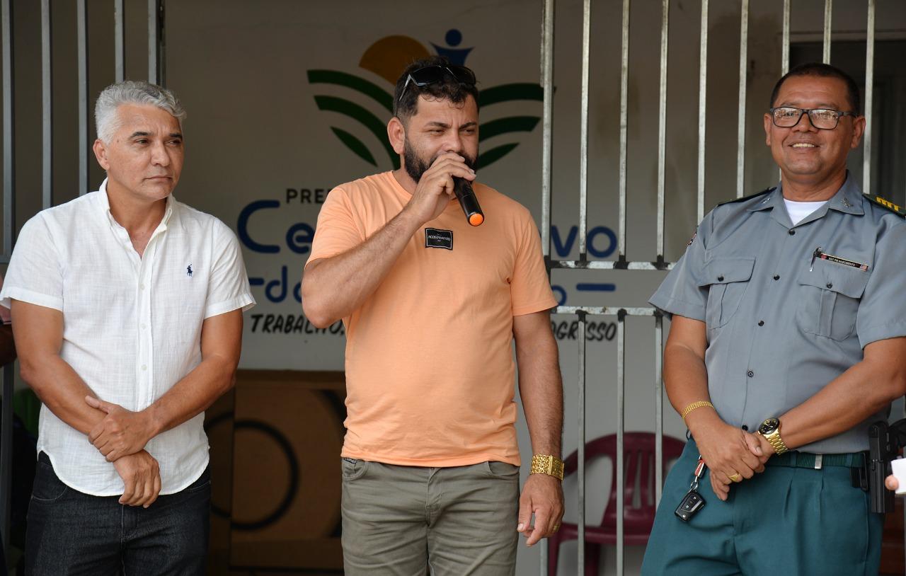 Prefeito Junior Garimpeiro entrega viatura 0 km para Guarda Municipal