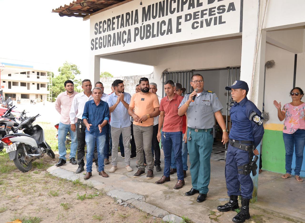 Prefeito Junior Garimpeiro entrega viatura 0 km para Guarda Municipal