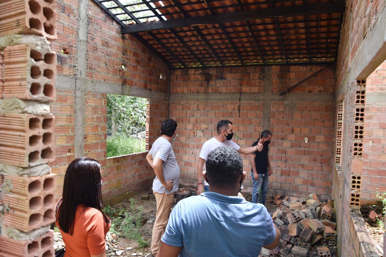 Prefeito Junior Garimpeiro entrega ambulância e inaugura escola em um fim de semana de sonhos realizados