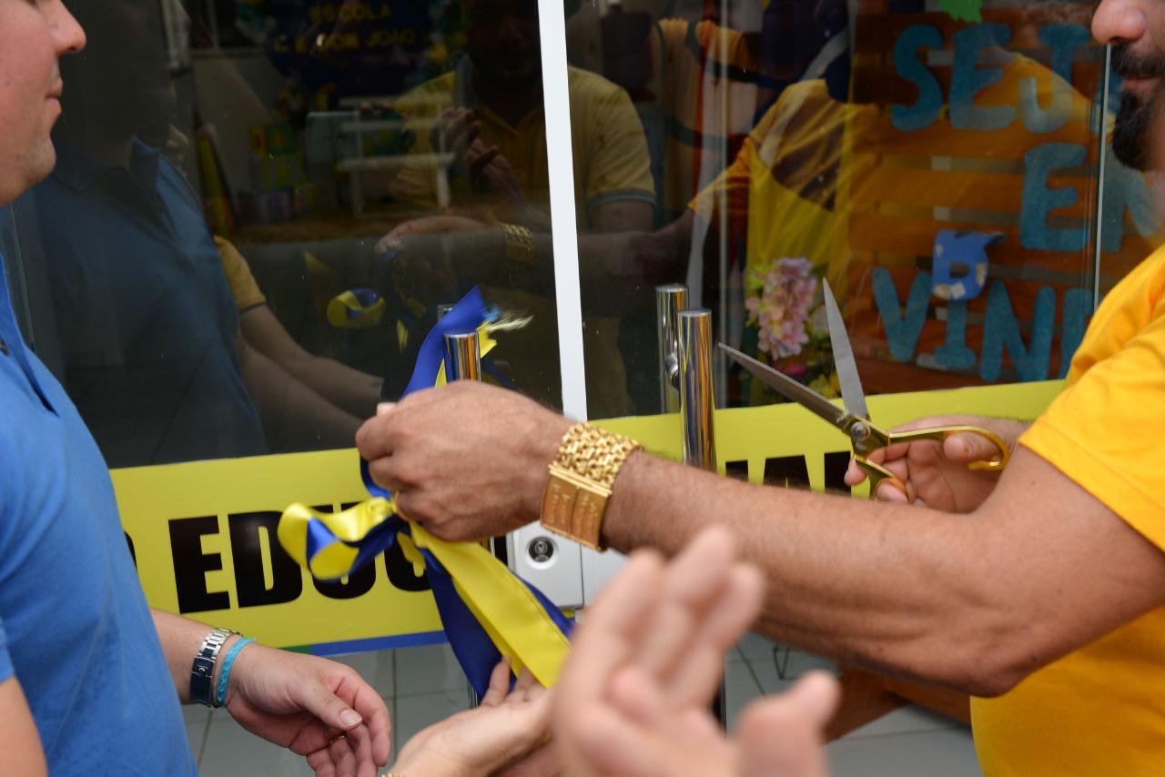 Prefeito Junior Garimpeiro entrega ambulância e inaugura escola em um fim de semana de sonhos realizados