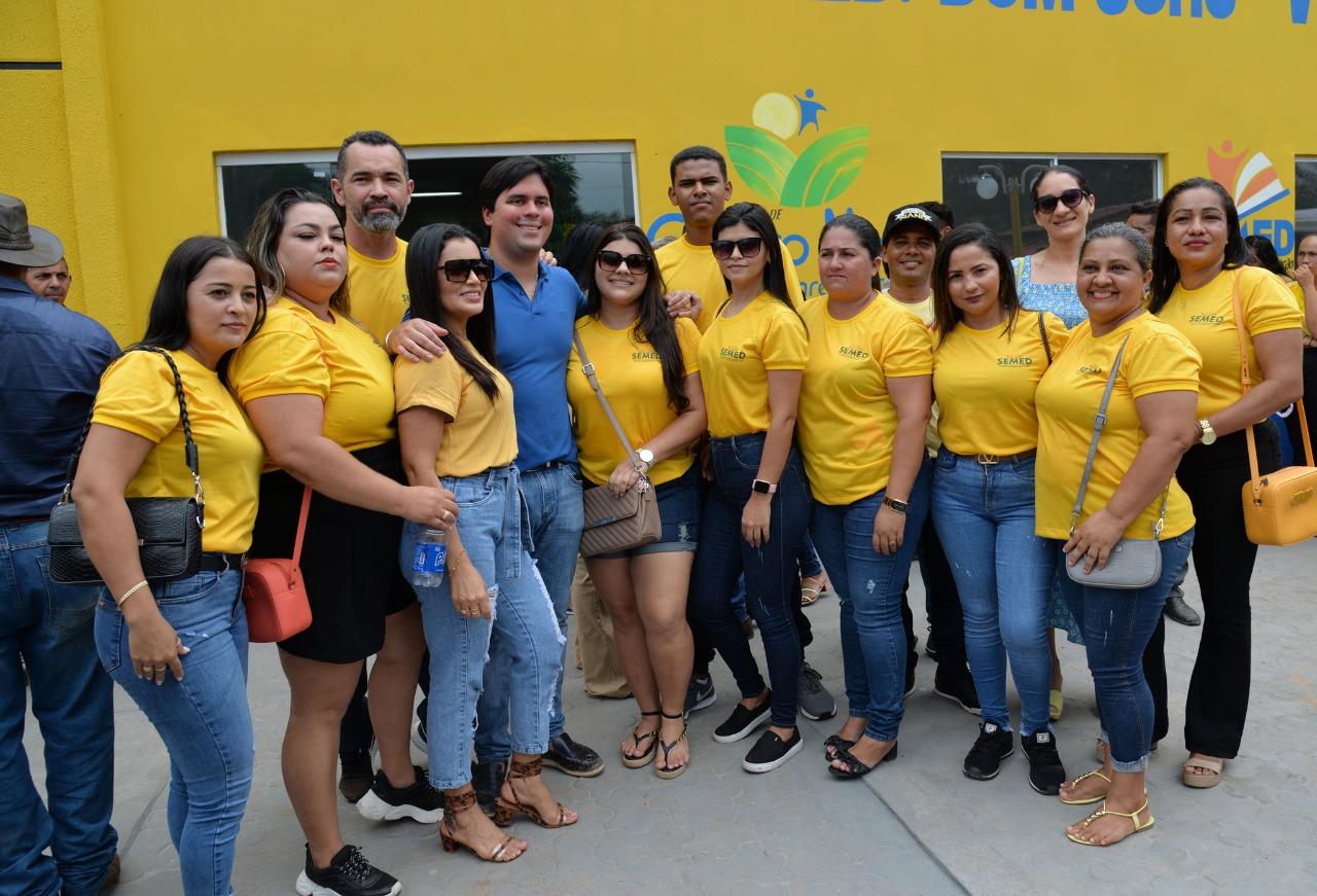 Prefeito Junior Garimpeiro entrega ambulância e inaugura escola em um fim de semana de sonhos realizados