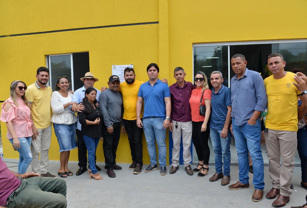 Prefeito Junior Garimpeiro entrega ambulância e inaugura escola em um fim de semana de sonhos realizados