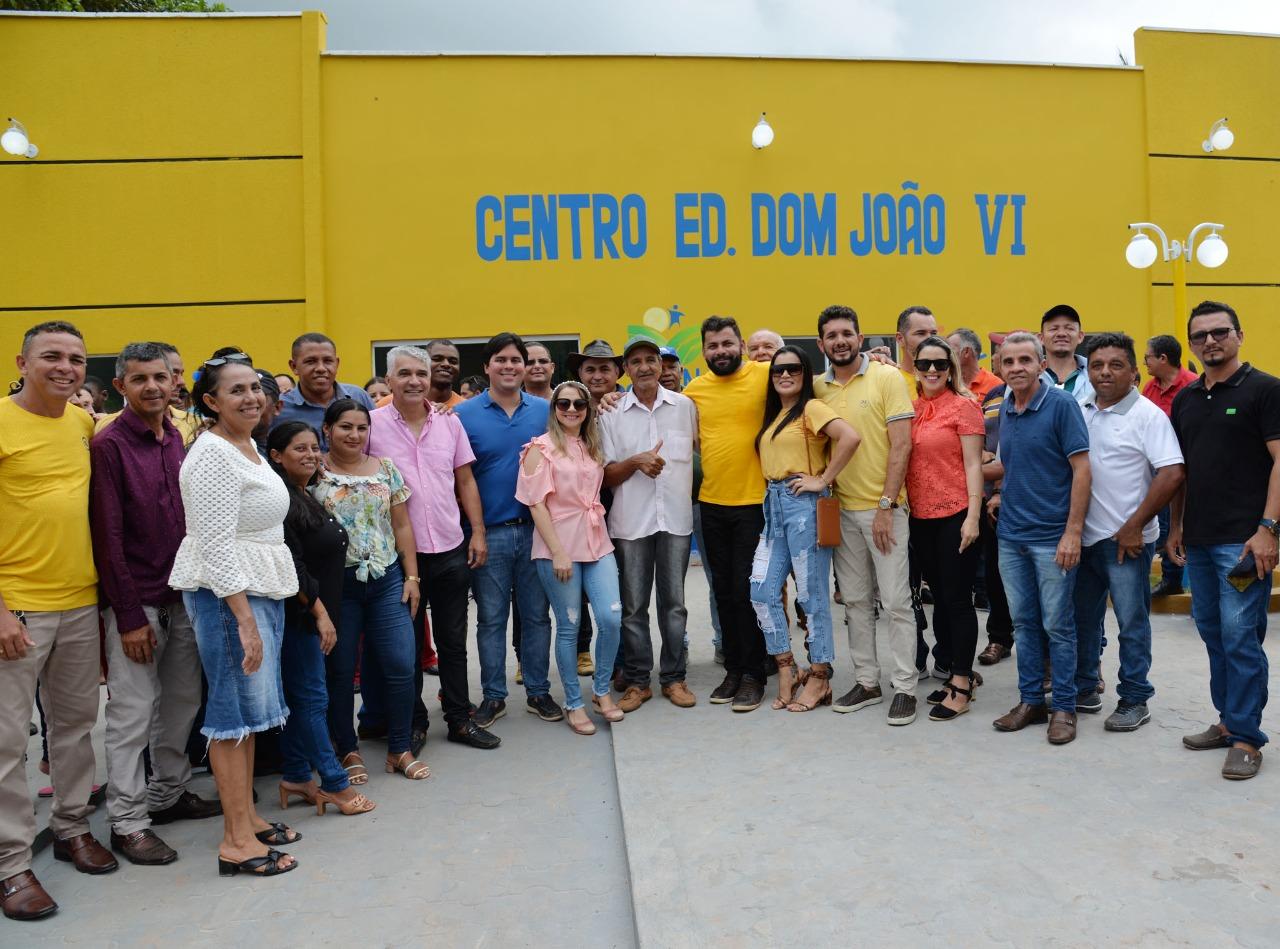 Prefeito Junior Garimpeiro entrega ambulância e inaugura escola em um fim de semana de sonhos realizados