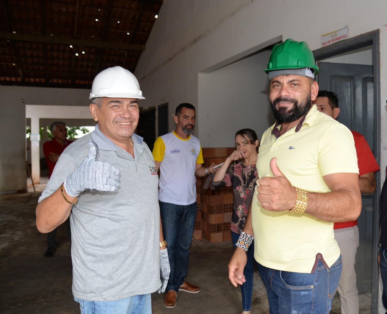 Vistoriando obras, percorrendo o município, Junior Garimpeiro mostra vontade de mudar Centro Novo