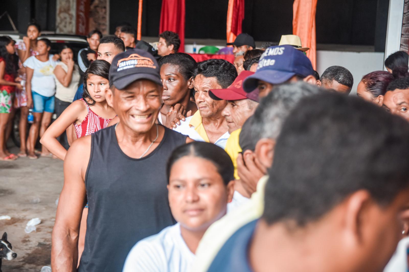 Páscoa solidária: vereadores distribuem cestas básicas e peixes para os maracaçumeenses