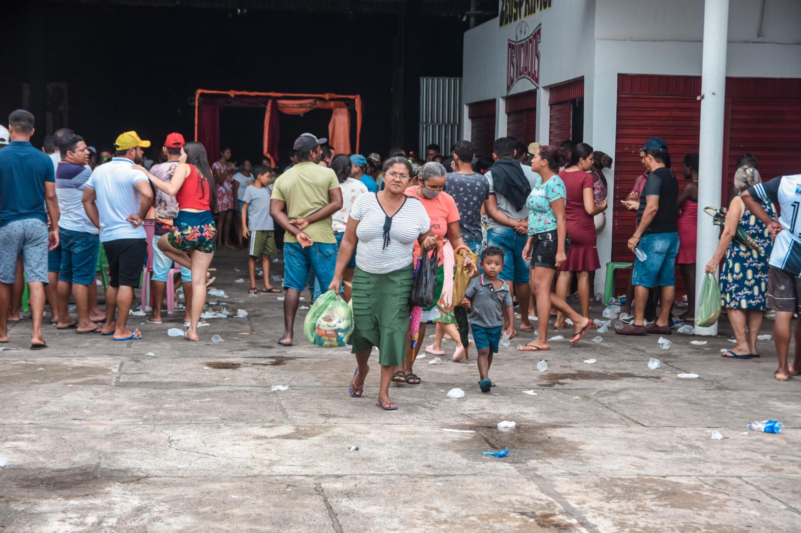 Páscoa solidária: vereadores distribuem cestas básicas e peixes para os maracaçumeenses