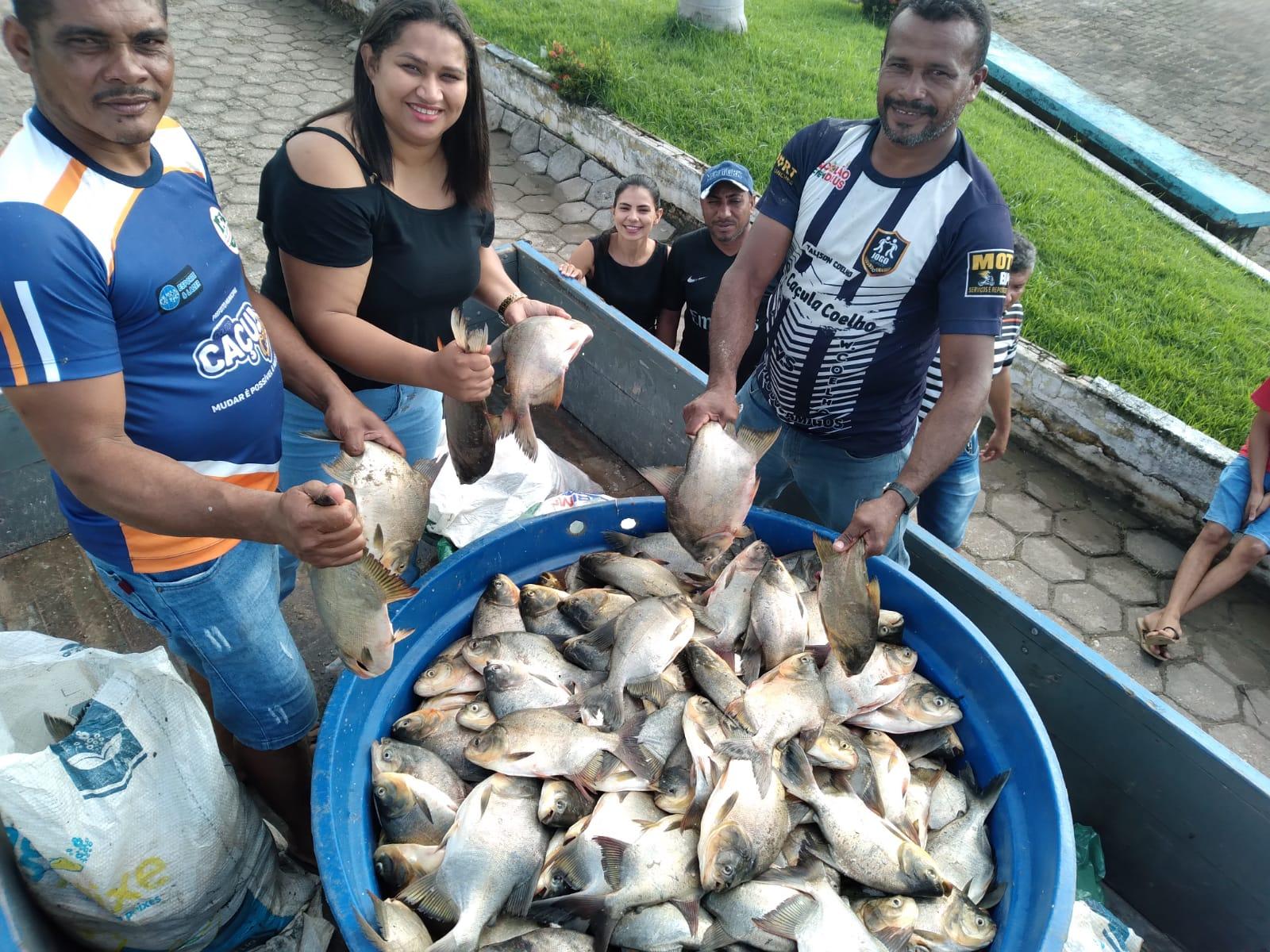 Cestas básicas, ovos de páscoa e peixes para celebrar a Semana Santa em Presidente Médici