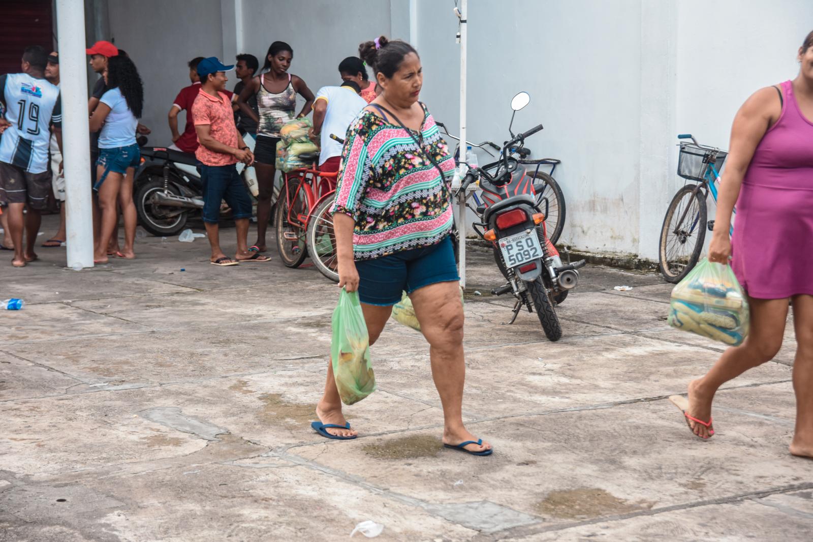 Páscoa solidária: vereadores distribuem cestas básicas e peixes para os maracaçumeenses