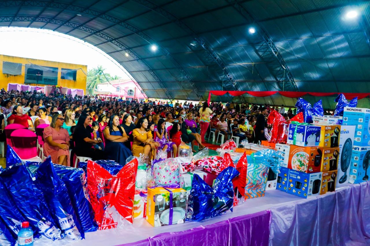 Show das Mães trouxe prêmios, homenagens e carinho na comemoração ao Dia das Mães em Centro Novo