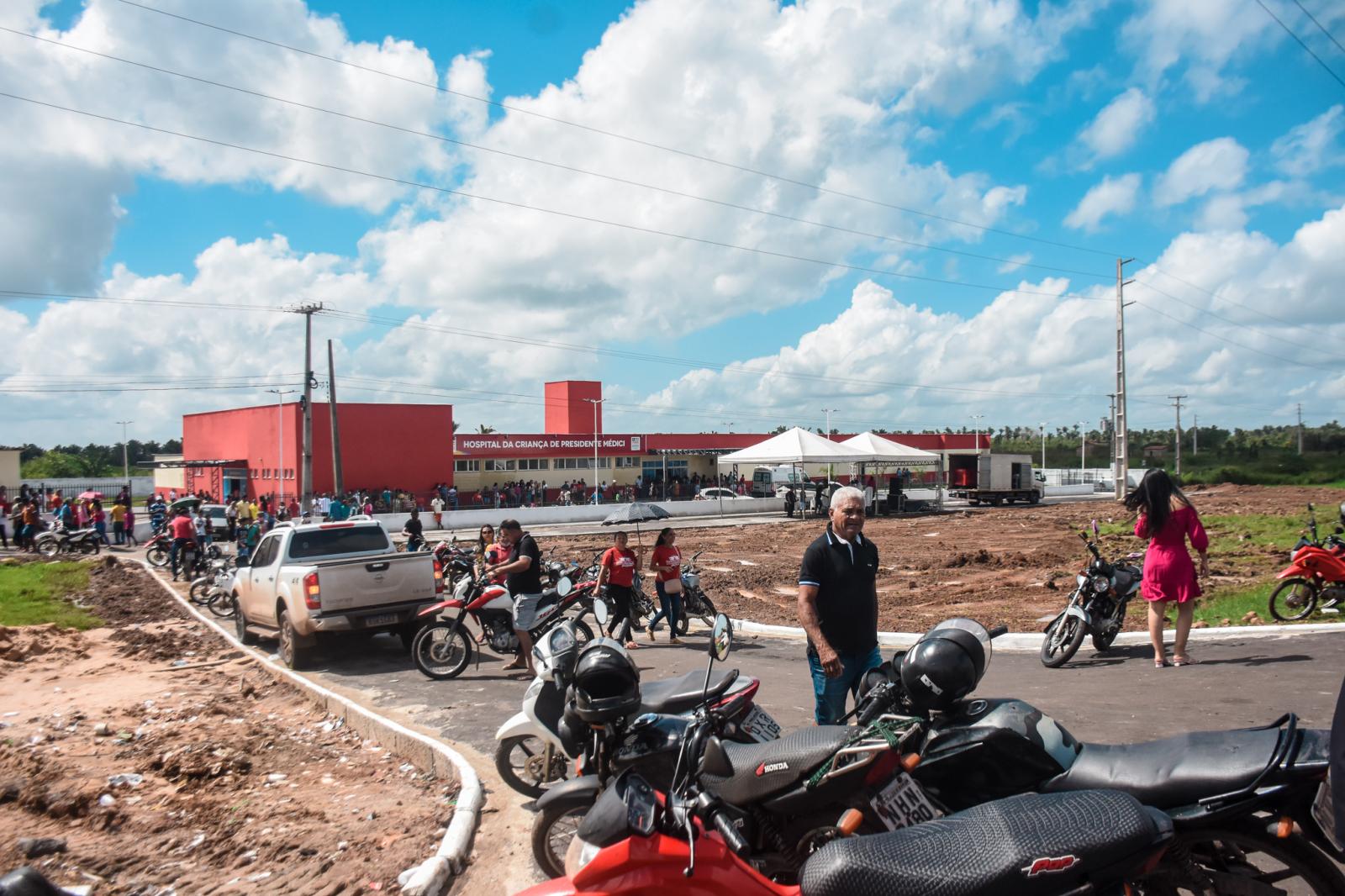 Caçula Coelho celebra dia de grandes inaugurações em Presidente Médici