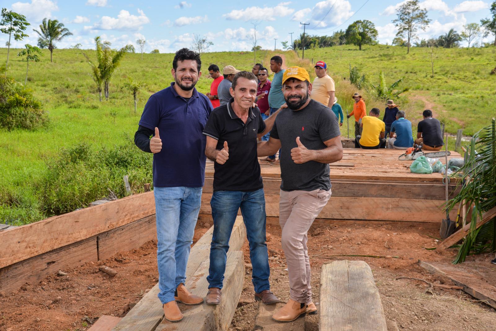 Comitiva “Centro Novo não pode parar” realiza dia de vistoria em estradas e ponte