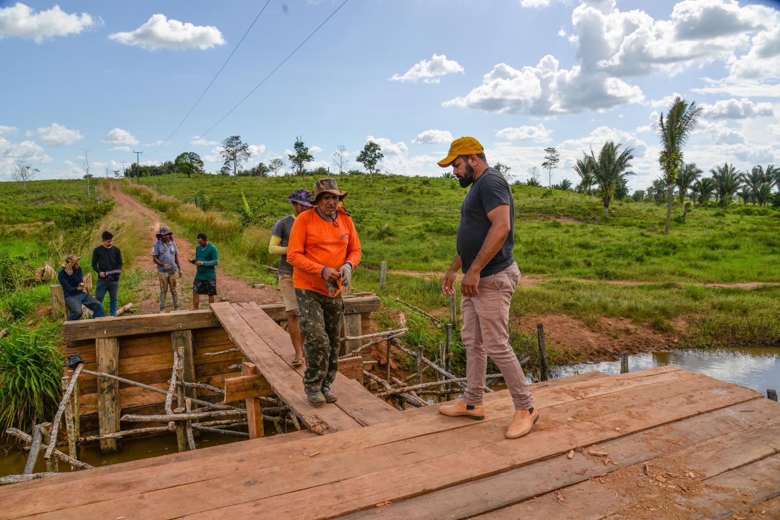 Comitiva “Centro Novo não pode parar” realiza dia de vistoria em estradas e ponte