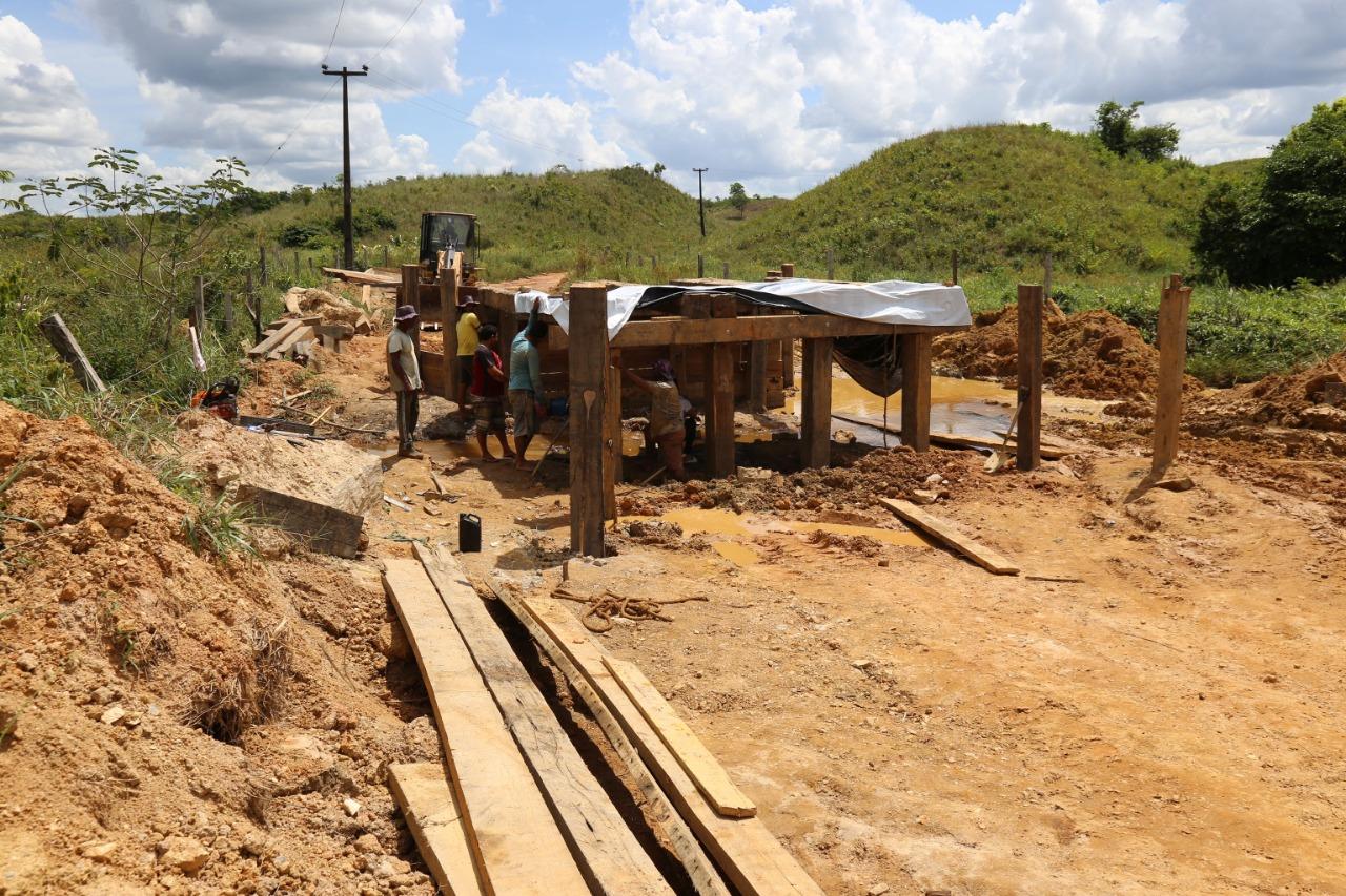 Melhoria nas estradas vicinais e construção de pontes, Centro Novo avançando