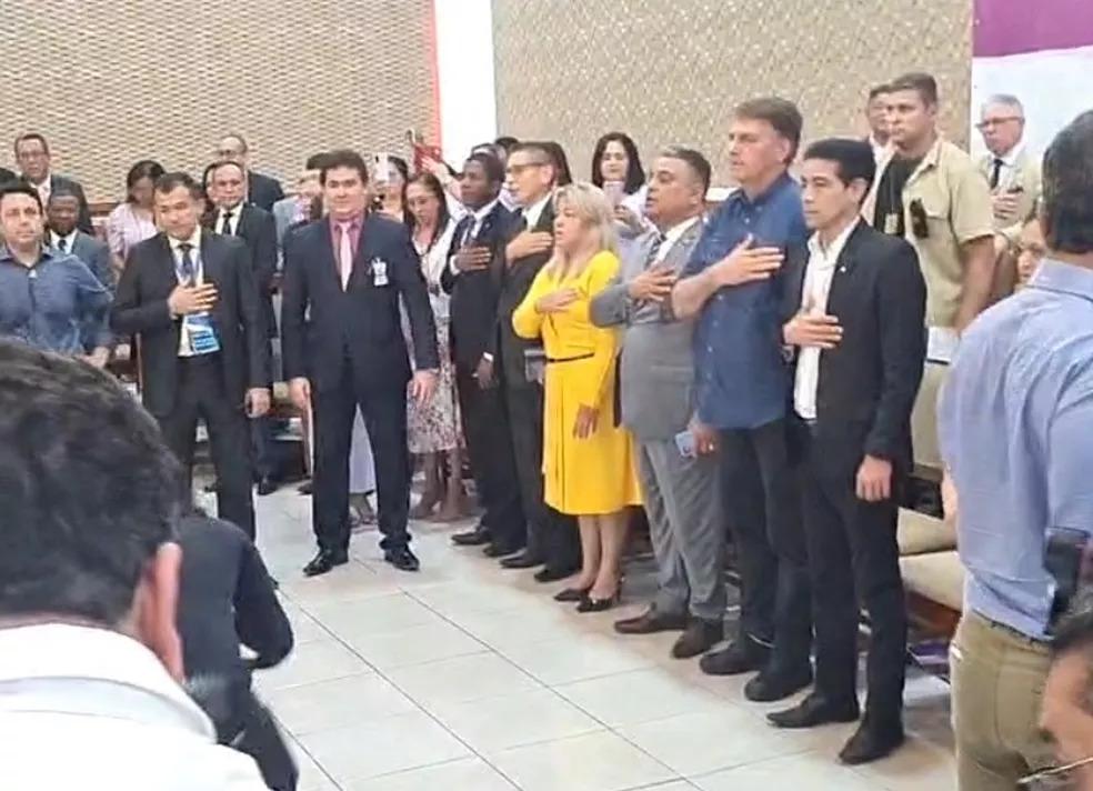 Bolsonaro participa de evento em igreja evangélica em Vitória do Mearim, no MA