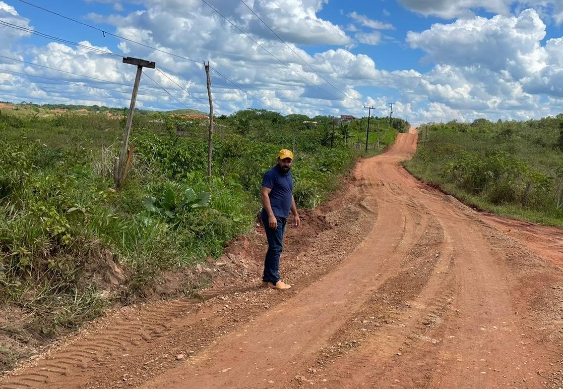 Junior Garimpeiro vistoria recuperação de vicinais