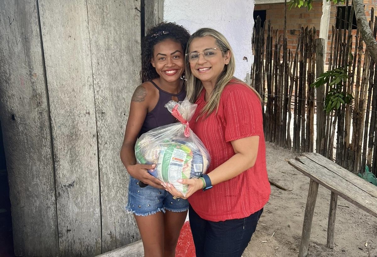 Raiana Kleia realiza um Natal de amor ao próximo