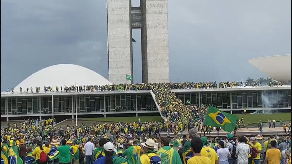 Governador do Maranhão envia reforço policial ao DF, após invasão do Congresso, Planalto e STF: ‘afronta à democracia’