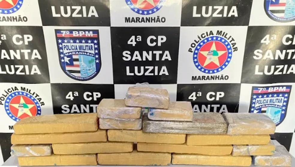 Adolescente é apreendida transportando quase 14 kg de maconha dentro de táxi em Santa Luzia